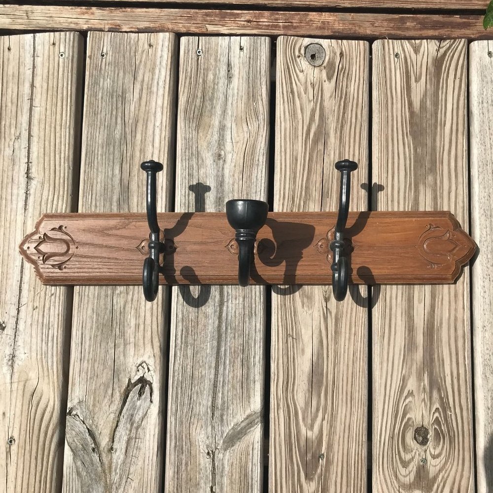 Vintage Homco Wall Coat Hat Rack Sconce 7611, Brown and Black Syroco Wood Grain